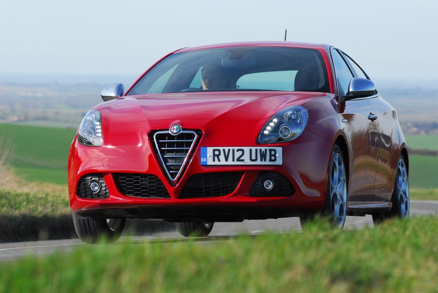  Alfa Romeo Giulietta 2010 года  (UK) (фото 34 из 67)